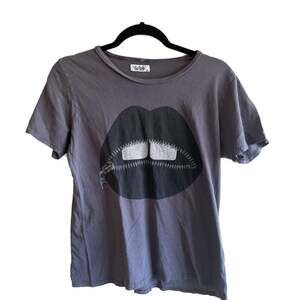Lauren Moshi Croft Zipper Mouth Short Sleeve Vintage Tee in Lava Grey (wrinkled